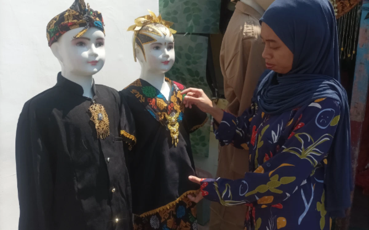 Thumbnail Berita - Berkah HUT Kemerdekaan RI, Permintaan Sewa Baju Adat dan Karnaval di Kota Malang Meningkat