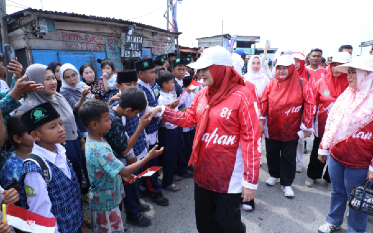 Thumbnail Berita - Bupati Asahan Kibarkan Bendera Merah Putih Raksasa di Muara Selat Malaka
