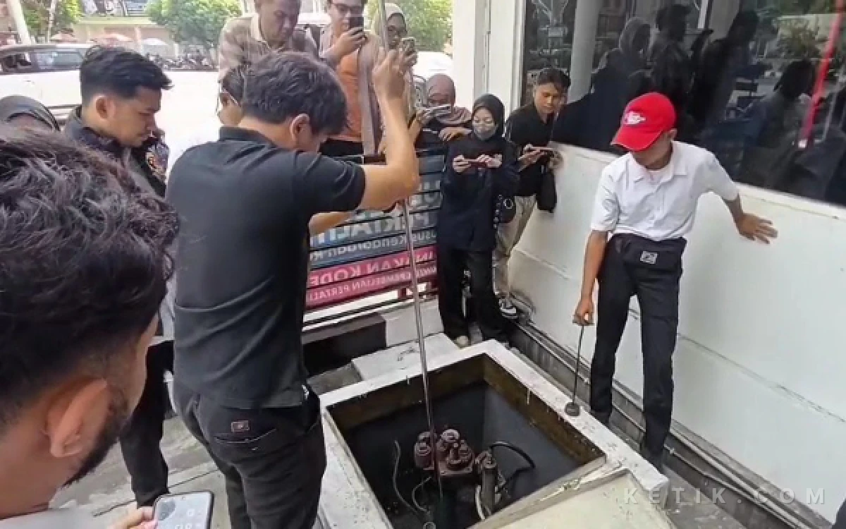Thumbnail Berita - Polisi Sidak SPBU Kebon Rojo Blitar, Pertalite Tersedia tapi Tak Dijual Dugaan Penyelewengan Diselidiki
