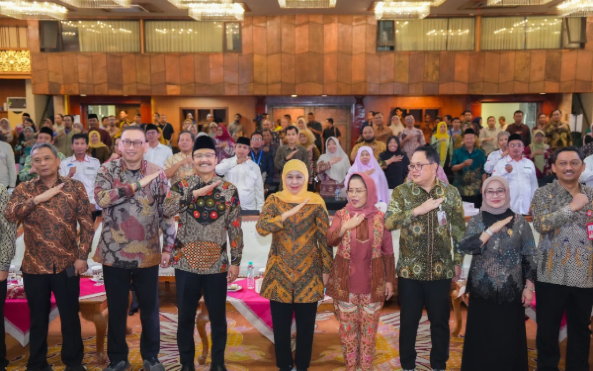 Thumbnail Berita - Perkuat Standar Layanan Nasional, Gubernur Khofifah dan Mensos Gus Ipul Dorong Akreditasi Ribuan LKS di Jatim