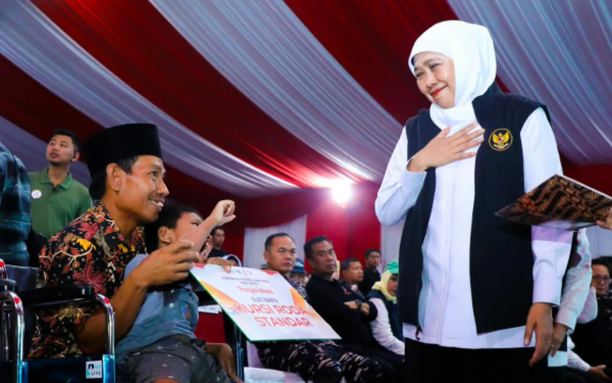Thumbnail Berita - Gubernur Khofifah Serahkan Bansos Senilai Rp17,36 Miliar di Sumenep, Pada Puncak Peringatan Hari Jadi Ke-81 Jatim
