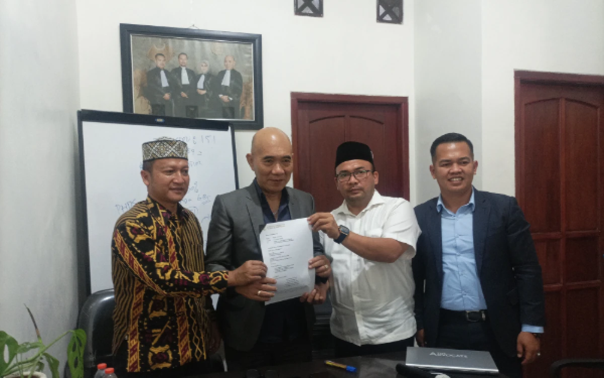 Thumbnail Berita - Kemenhaj Disomasi Buntut Pemblokiran Porsi Haji Pembimbing KBIHU Jatim