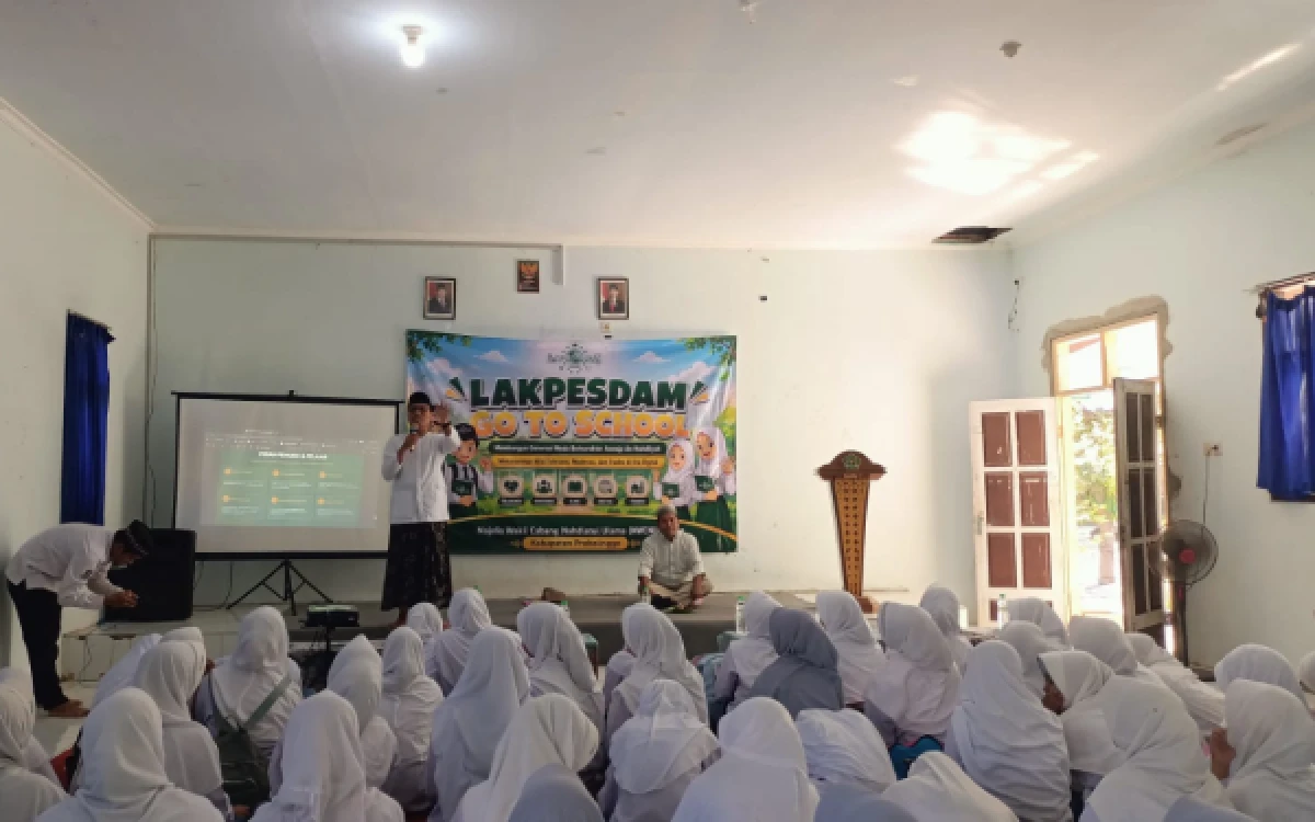 Thumbnail Berita - Waspadai Radikalisme Digital, Lakpesdam MWCNU Paiton Edukasi Pelajar MAN 1 Probolinggo Putri