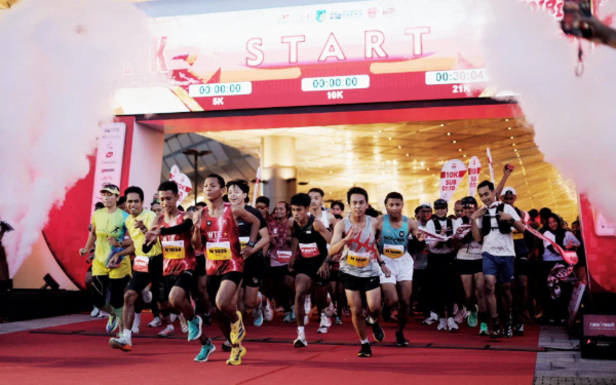 Thumbnail Berita - Anti Mainstream! Kediri Half Marathon 2026 Hadirkan Event Lari Unik di Bandara Internasional Dhoho