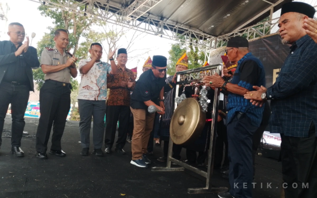 Thumbnail Berita - Wabup Dairi Buka Festival Cipta Lagu Pak-Pak 2026