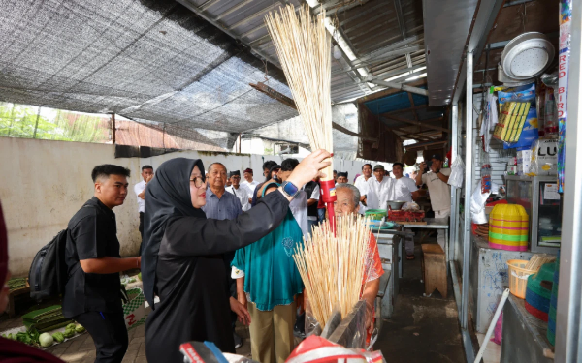 Thumbnail Berita - Ringankan Beban 6.500 Pedagang Pasar, Pemkab Banyuwangi Gratiskan Retribusi Sabtu-Minggu