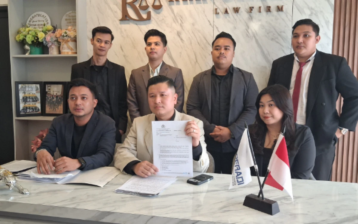 Thumbnail Berita - Setahun Kasus Dugaan Penganiayaan Ike Pertiwi, Kuasa Hukum Minta Kepastian Kejari Palembang
