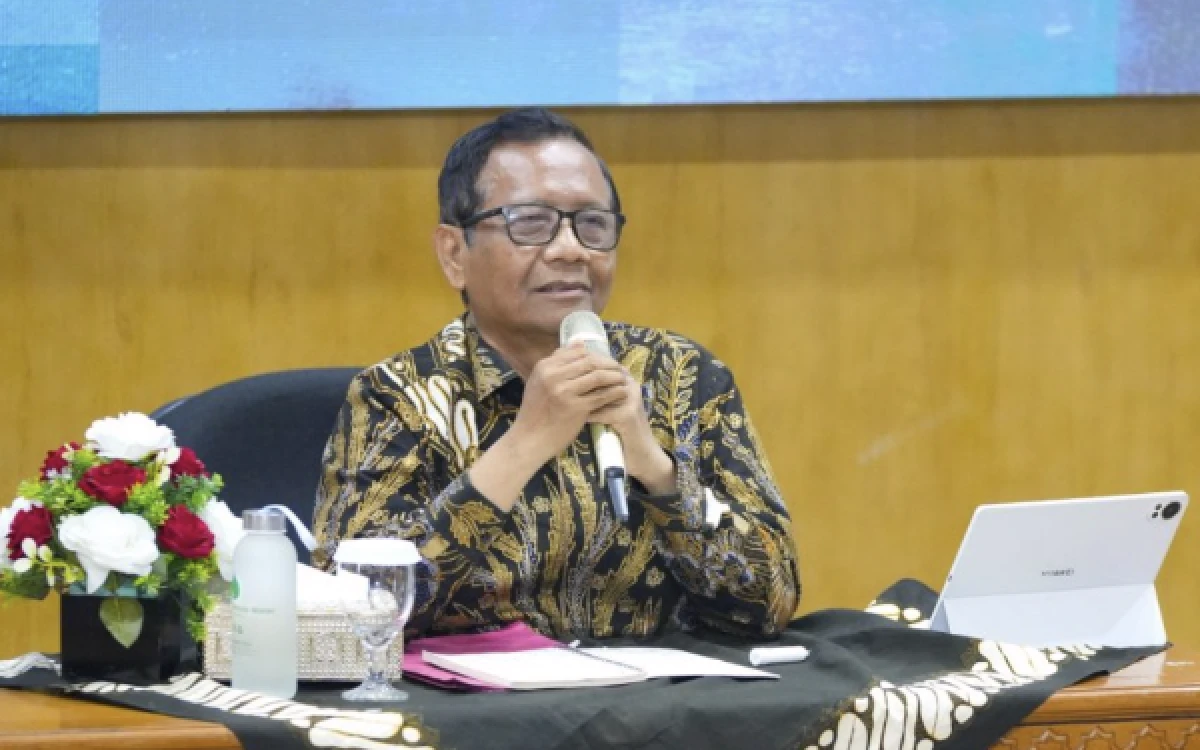 Thumbnail Berita - Komentari Posisi Wapres Gibran usai MA Batalkan Suket SMA, Mahfud MD: Ranah Politik