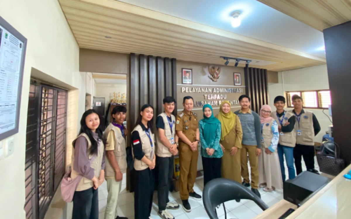 Thumbnail Berita - Mahasiswa Ilmu Komunikasi UNITRI Buat Video Profil, Perkuat Identitas Digital Kelurahan Pagentan