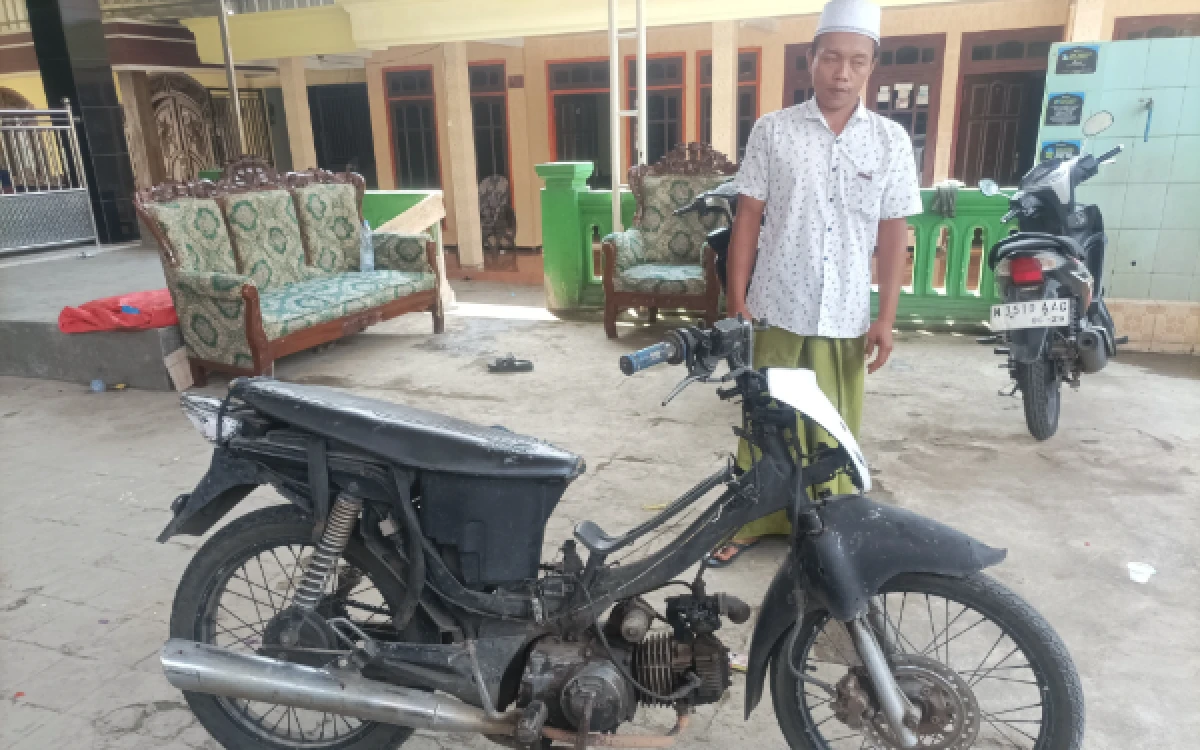 Thumbnail Berita - Satpam Heroik di Kota Malang Tewas Ditusuk Maling, Anak Ungkap Sosok Ayah Pantang Mengeluh