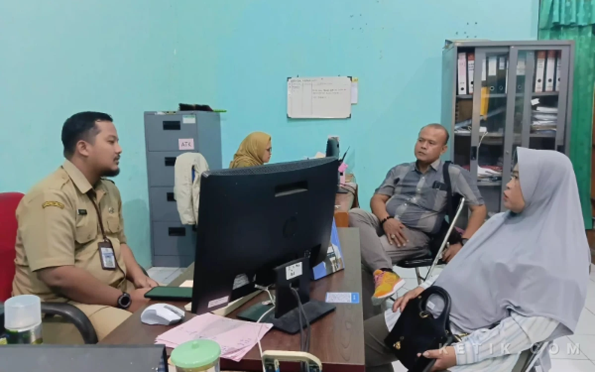Thumbnail Berita - Karyawan Pabrik di Brebes Adukan PHK Sepihak Usai Ambil Cuti Sakit ke Disperinaker
