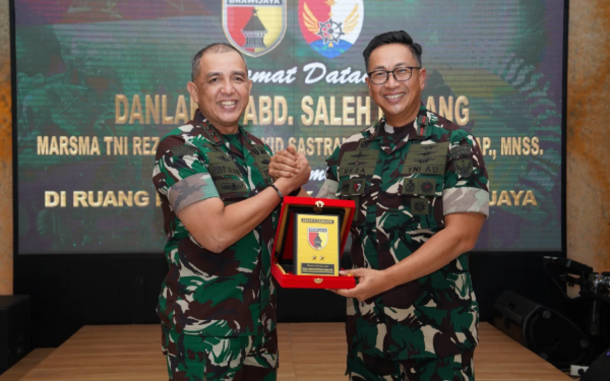 Thumbnail Berita - Perkuat Sinergi TNI Di Jatim, Danlanud Abd Saleh dan Pangdam V/Brawijaya Bahas Stabilitas Keamanan Hingga Rencana Panen Raya