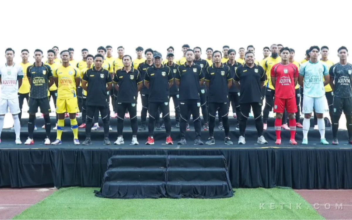 Foto Launching Tim dan Jersey Gresik United Untuk Liga Nusantara 2026/2027 di Gelora Joko Samudro Gresik, Sabtu, 17 Oktober 2026 (Foto: Daniel Andayawan/Ketik.com)