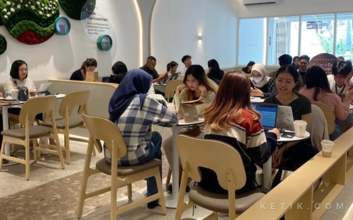 Thumbnail Berita - Bukan Sekadar Ngopi, Tren Work From Cafe di Malang Kini Lahirkan Komunitas Produktif