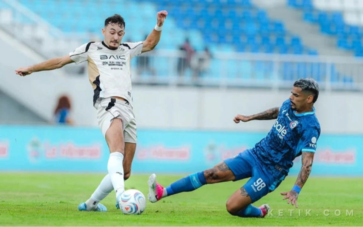 Thumbnail Berita - ‎Andre Caldas Bikin Aremania Tersenyum! Arema FC Libas Dewa United 4-0, Rekor Tak Terkalahkan Resmi Tamat