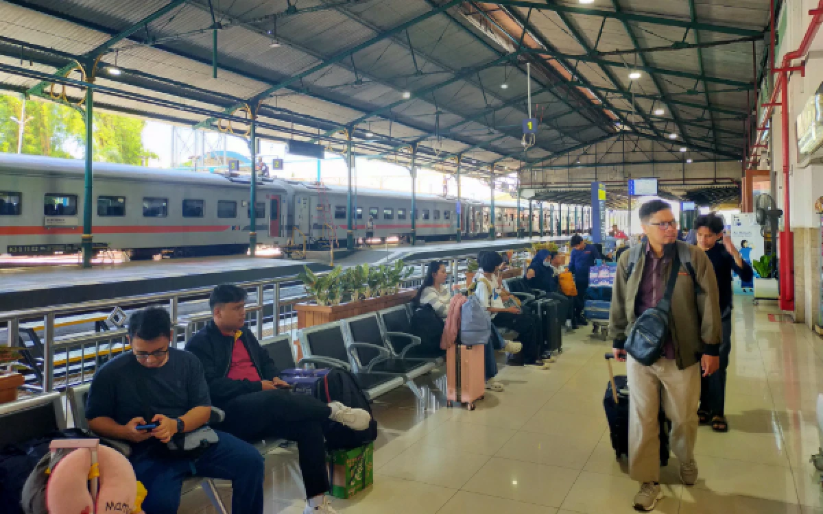Thumbnail Berita - Libur Idul Adha 2026, KAI Daop 7 Madiun Proyeksikan Layani 65 Ribu Penumpang