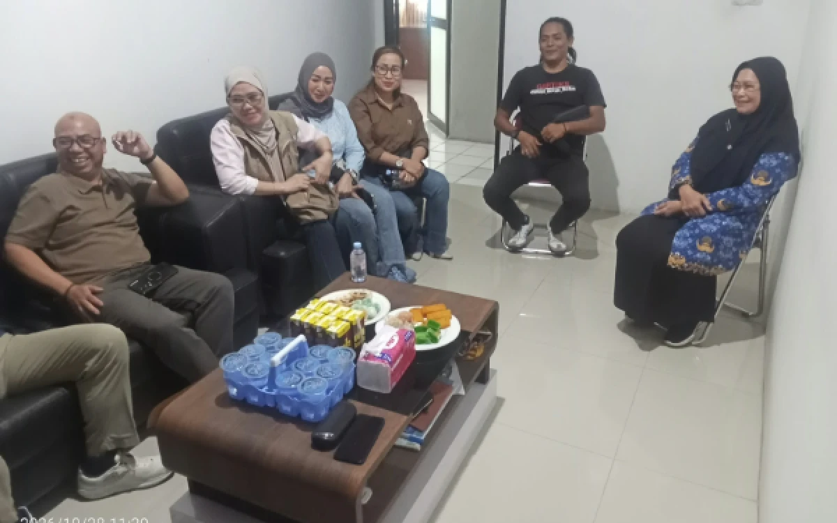 Foto Suasana audiensi antara Disnaker Kabupaten Lebak dan perwakilan serikat pekerja PT PWI 6, yakni Garteks dan Serikat Pekerja Nasional (SPN), di Kantor Disnaker Lebak, Rabu (28/10/2026). (Foto: dokumen Disnaker Lebak).