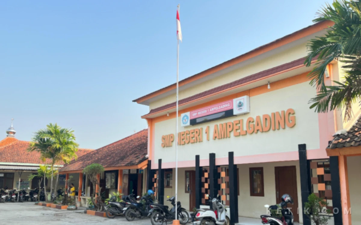Thumbnail Berita - Melalui Empat Pilar Visi Sekolah, SMPN 1 Ampelgading Pemalang Perkuat Pendidikan Akademik dan Karakter