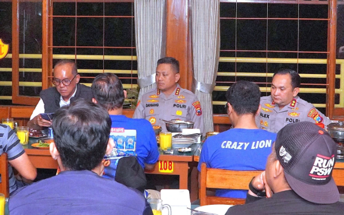 Thumbnail Berita - Pertemuan Aremania-Bonek, Sepakat Jaga Jatim Tetap Kondusif