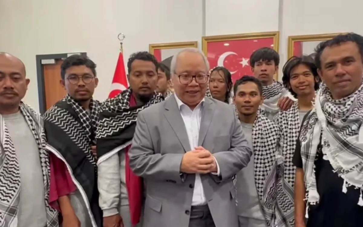 Thumbnail Berita - 9 Jurnalis dan Aktivis WNI yang Ditahan Israel Alami Kekerasan
