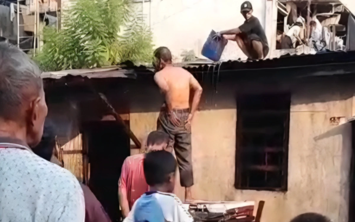 Thumbnail Berita - Panik! Kebakaran di Rusun 24 Ilir Palembang, Warga Turun Tangan Padamkan Kobaran