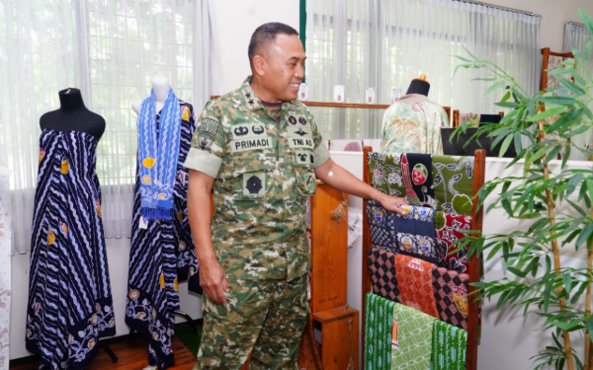 Thumbnail Berita - Bawa Motif Khas Malang-Batu, Brilliyans Batik Divif 2 Kostrad Siap Pukau Persit Bisa Vol II 2026 di Jakarta