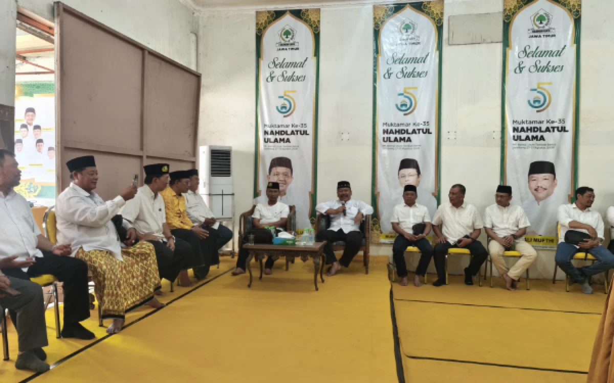 Foto Ruangan yang luas di posko Golkar Jatim di Muktamar NU di Tambak beras Jombang (foto : sholahudin/ ketik.com)