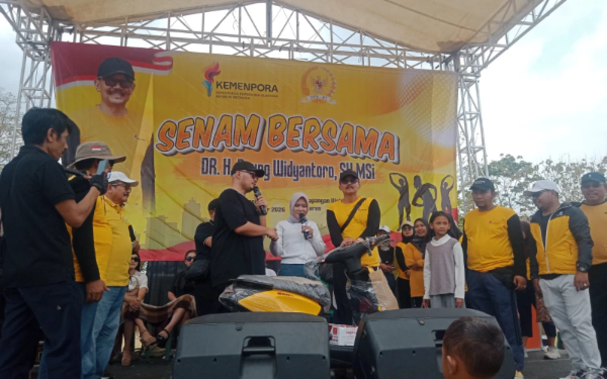 Thumbnail Berita - Ribuan Warga Brebes Ikuti Jalan Sehat dan Senam Bersama di Laren