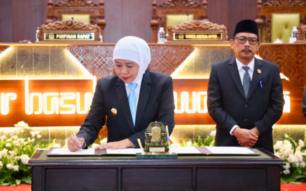 Thumbnail Berita - Target Pendapatan Jatim Naik Rp183,7 Miliar, Khofifah Optimistis PAD Meningkat