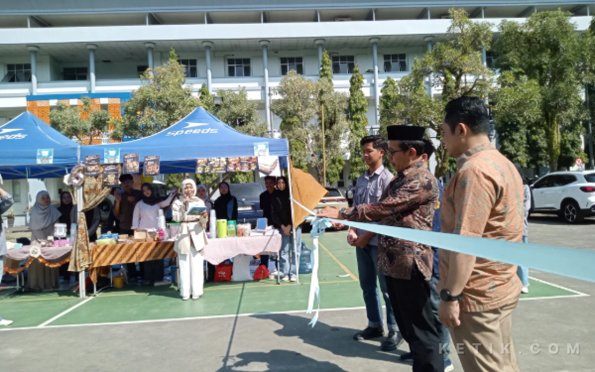 Foto Wakil Dekan III Bidang Kemahasiswaan dan Kerja Sama Fakultas Syariah UIN Malang, Dr. H. Miftahul Huda, S.H.I., M.H., membuka LASTMANA Festival 2026 pada Kamis, 4 Juni 2026. (Foto: Aliyah/Ketik.com)