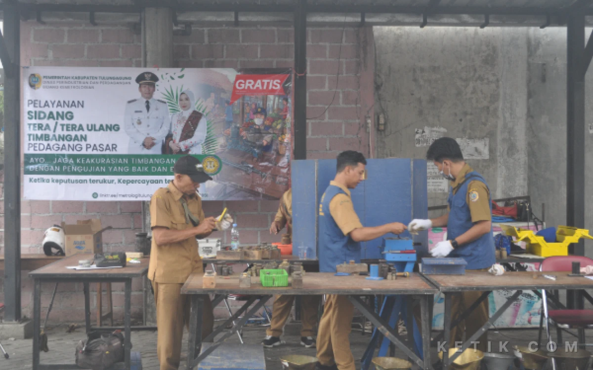 Thumbnail Berita - Antusiasme Pedagang Tinggi! Tera Timbangan Gratis Disperindag Tulungagung Diserbu Warga