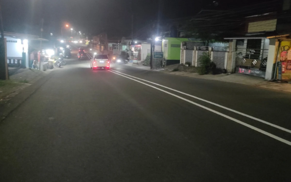 Thumbnail Berita - Dishub Lebak Cat Ulang Marka Jalan di Tiga Titik Strategis Rangkasbitung, Tingkatkan Keselamatan Pengguna Jalan