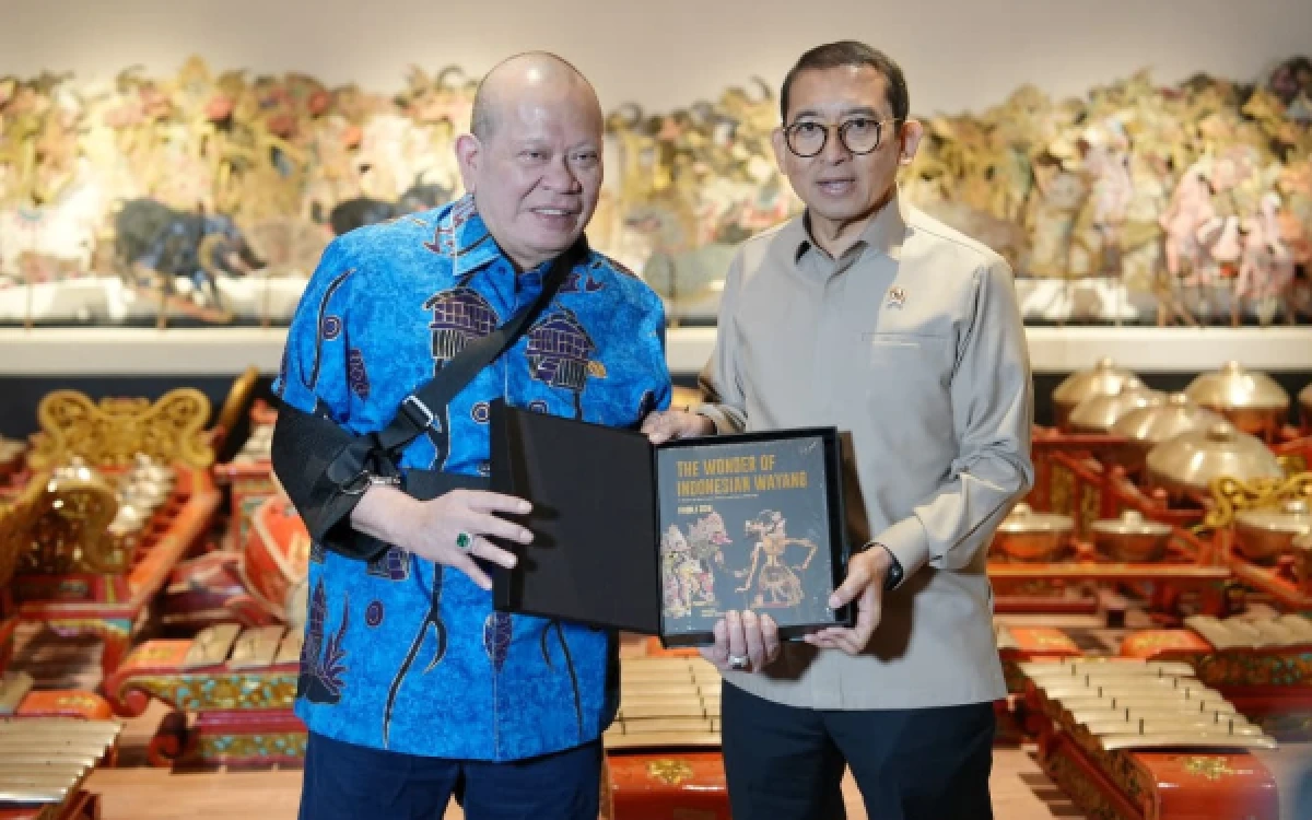 Thumbnail Berita - LaNyalla Dampingi Pegiat Aksara Kawi Jatim Temui Menteri Kebudayaan Fadli Zon