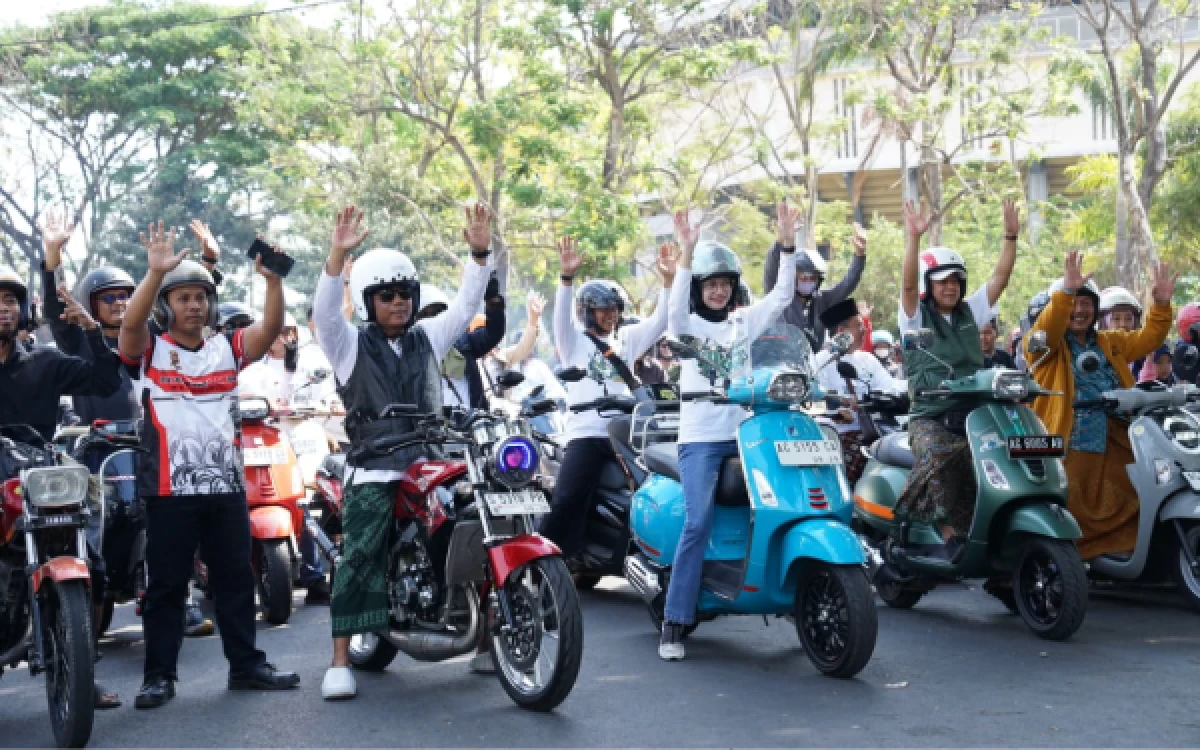 Thumbnail Berita - Ratusan Peserta Komunitas Motor Ikuti Touring Religi, Telusuri Jejak Ulama di Kota Kediri