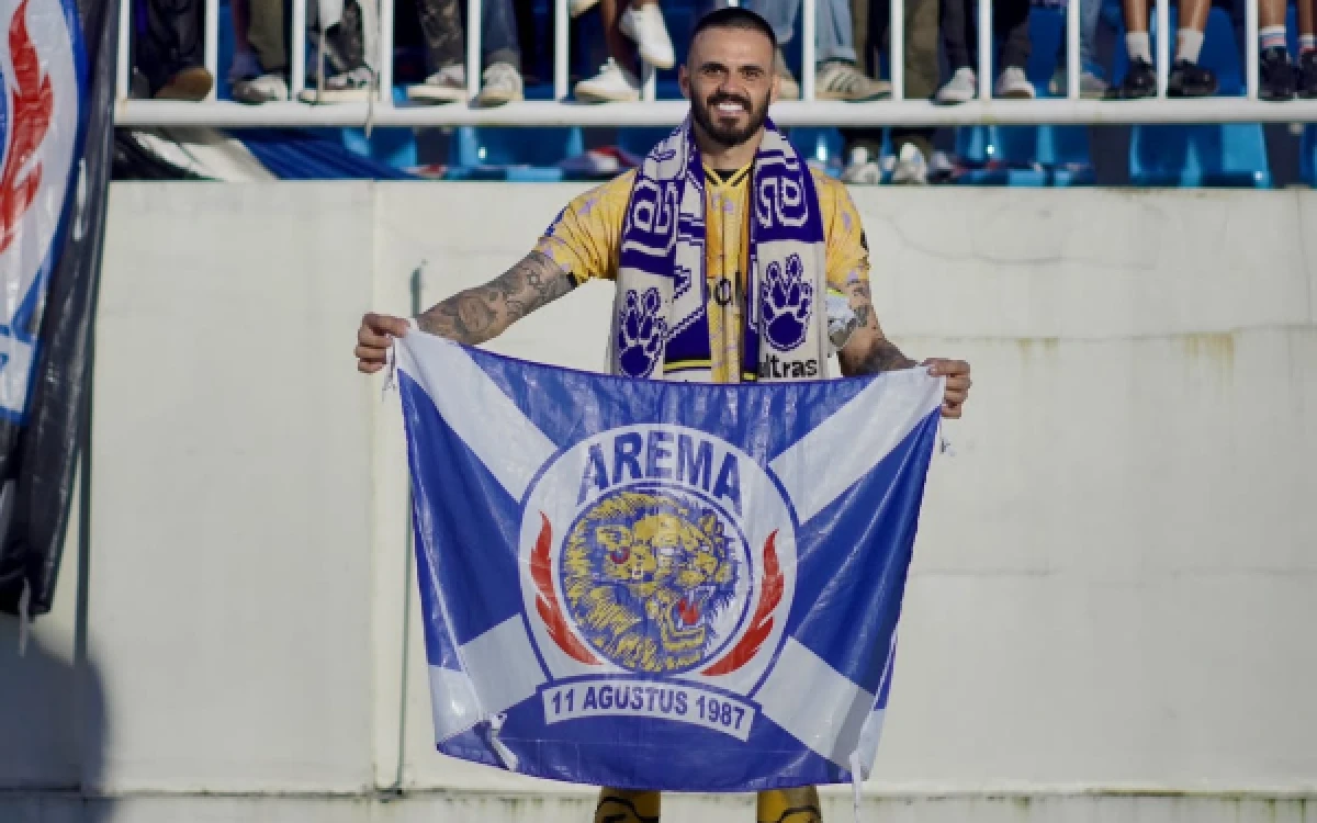 Thumbnail Berita - Kontrak Usai, Arema FC Resmi Berpisah dengan Lucas Frigeri