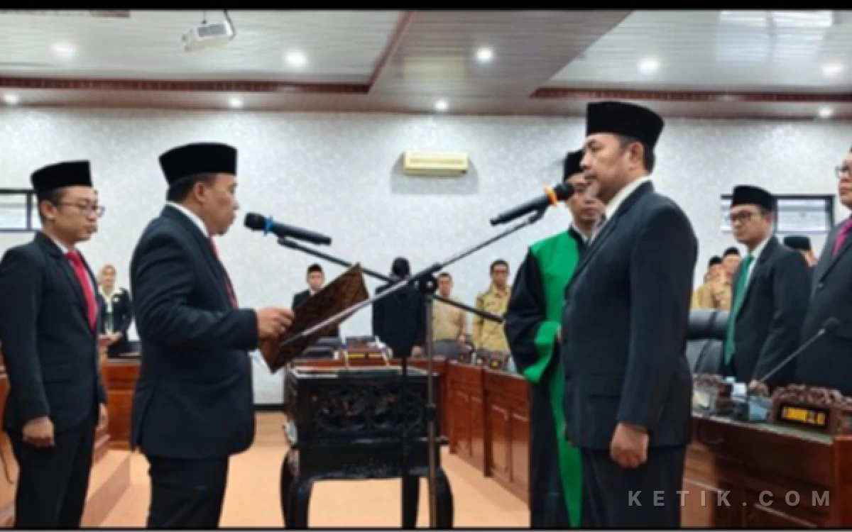 Thumbnail Berita - PAW DPRD Trenggalek, Komarudin Gantikan Almarhum Nur Effendi