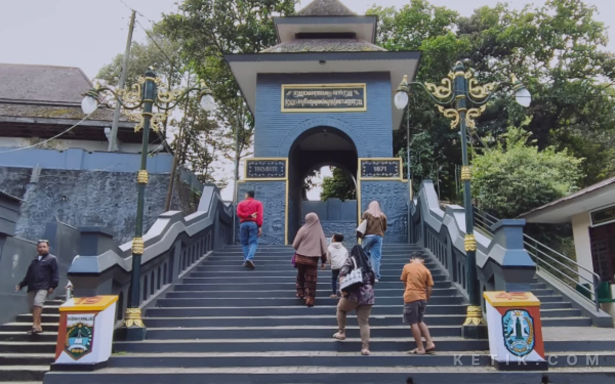 Thumbnail Berita - Peziarah Bantah Isu Pesugihan Gunung Kawi, Pengelola: Slametan hingga Wayangan Bentuk Rasa Syukur