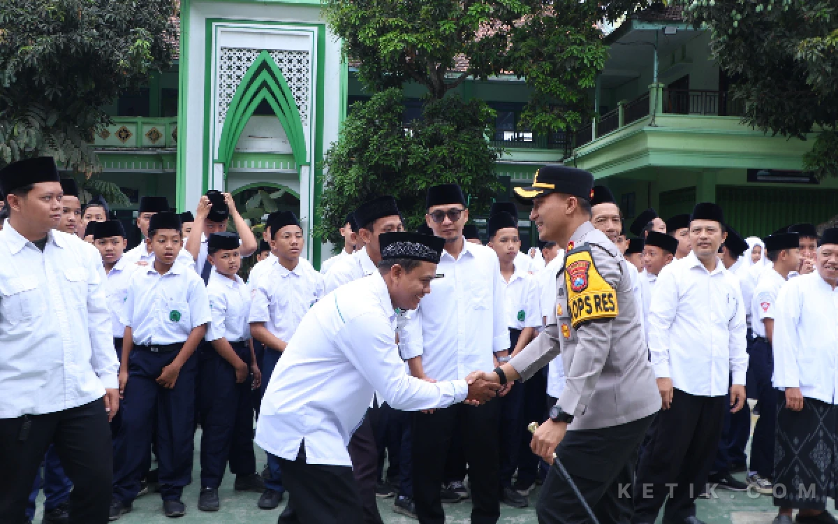 Thumbnail Berita - Cegah Tawuran Pelajar, Kapolres Blitar Kota Soroti Bahaya Provokasi di Media Sosial