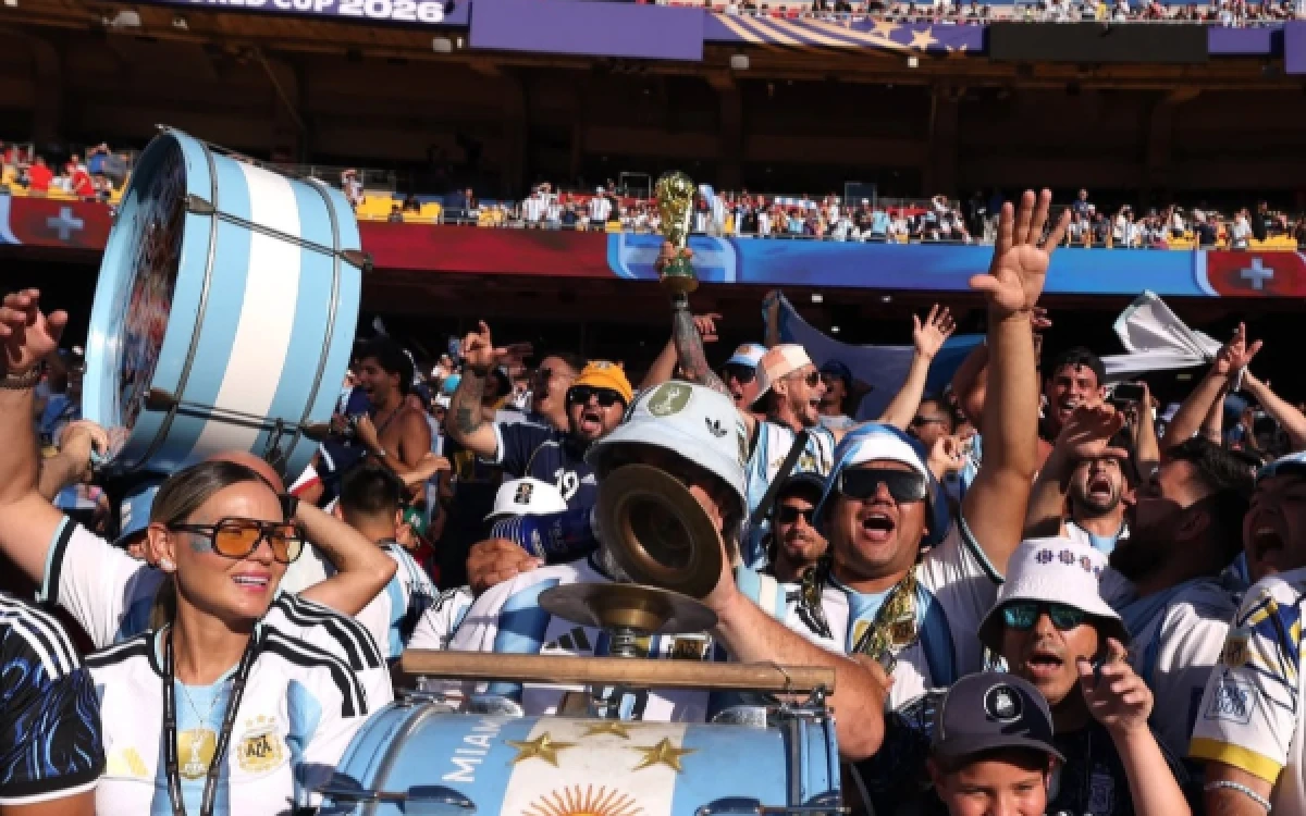 Thumbnail Berita - Gubernur Papua Tetapkan Libur Khusus Final Piala Dunia Spanyol vs Argentina
