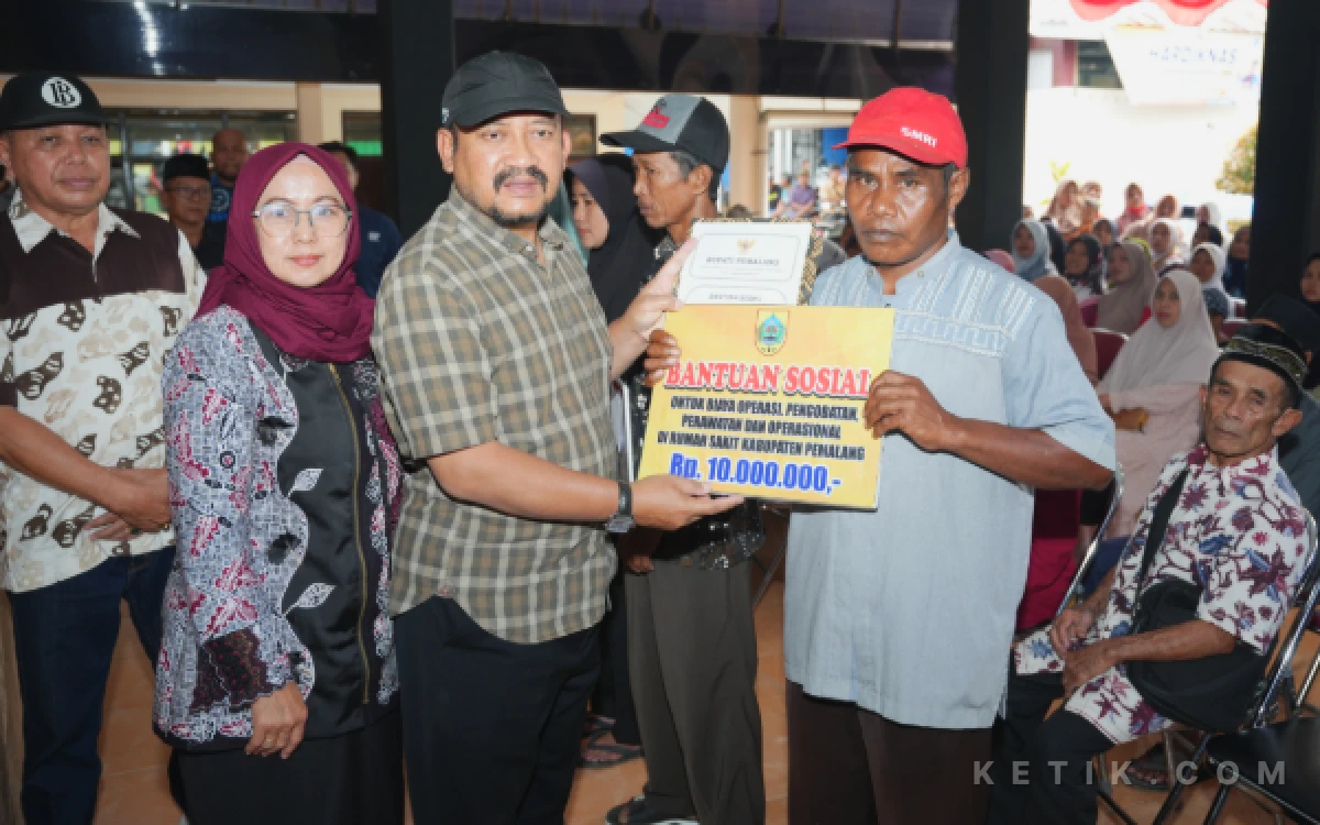 Thumbnail Berita - Bupati Pemalang Salurkan Bantuan DBHCHT Rp660 Juta untuk 1.100 Warga Watukumpul