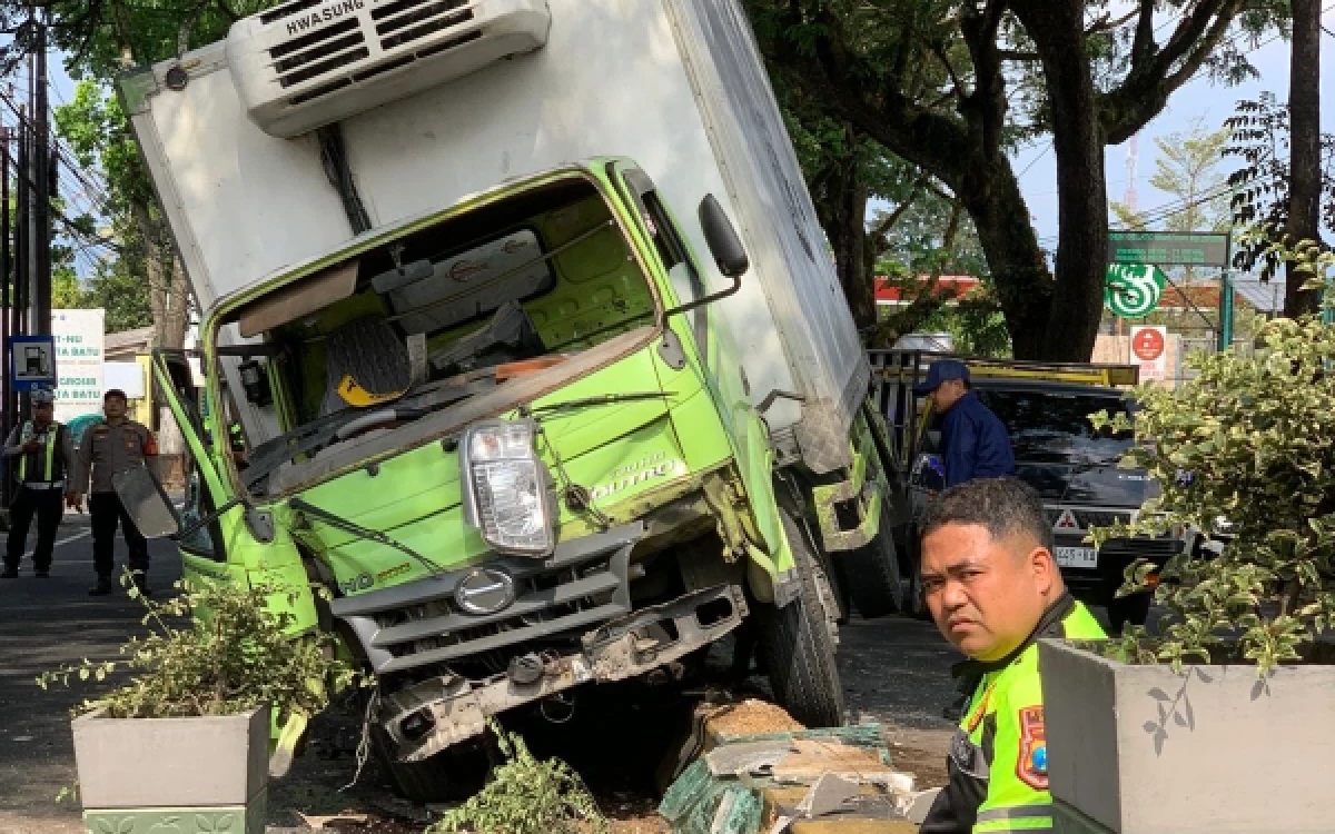 Thumbnail Berita - Diduga Microsleep, Dua Kecelakaan Terjadi di Kota Batu dalam Sepekan