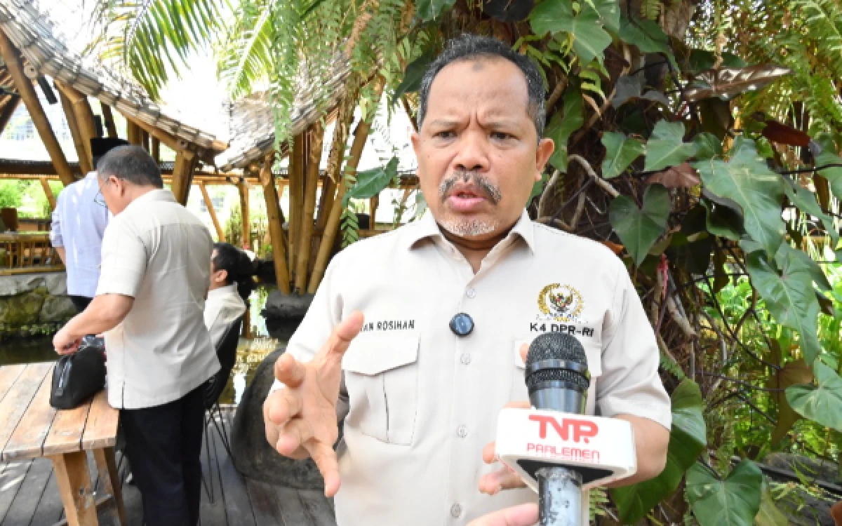 Thumbnail Berita - DPR Dorong Ikan Lokal Masuk Menu MBG, Kurangi Ketergantungan Telur dan Ayam