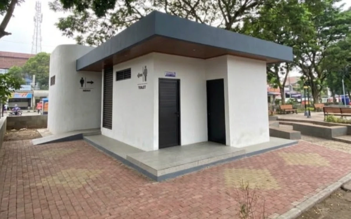 Thumbnail Berita - Toilet Umum Alun-alun Rangkasbitung Sudah Dibuka, Air Belum Mengalir akibat Sumur Bor Longsor