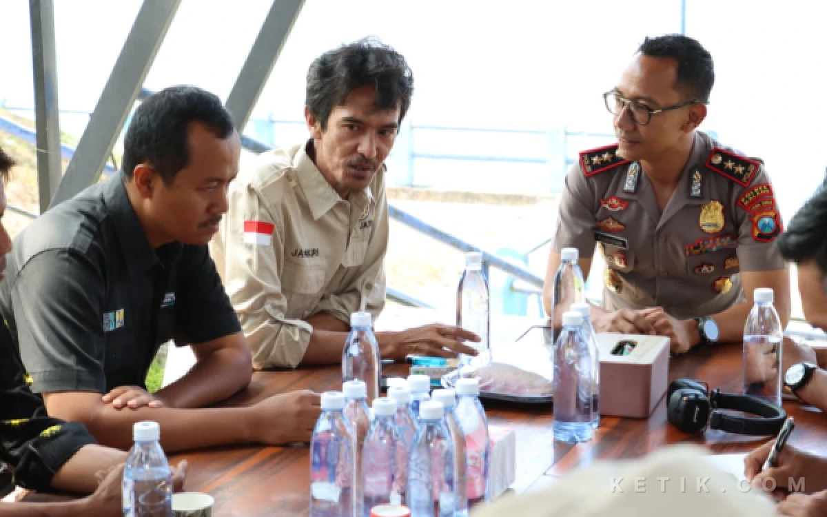 Thumbnail Berita - ‎Dengarkan Keluh Kesah Warga Sengguruh, Kapolres Malang Hadir Membawa Harapan