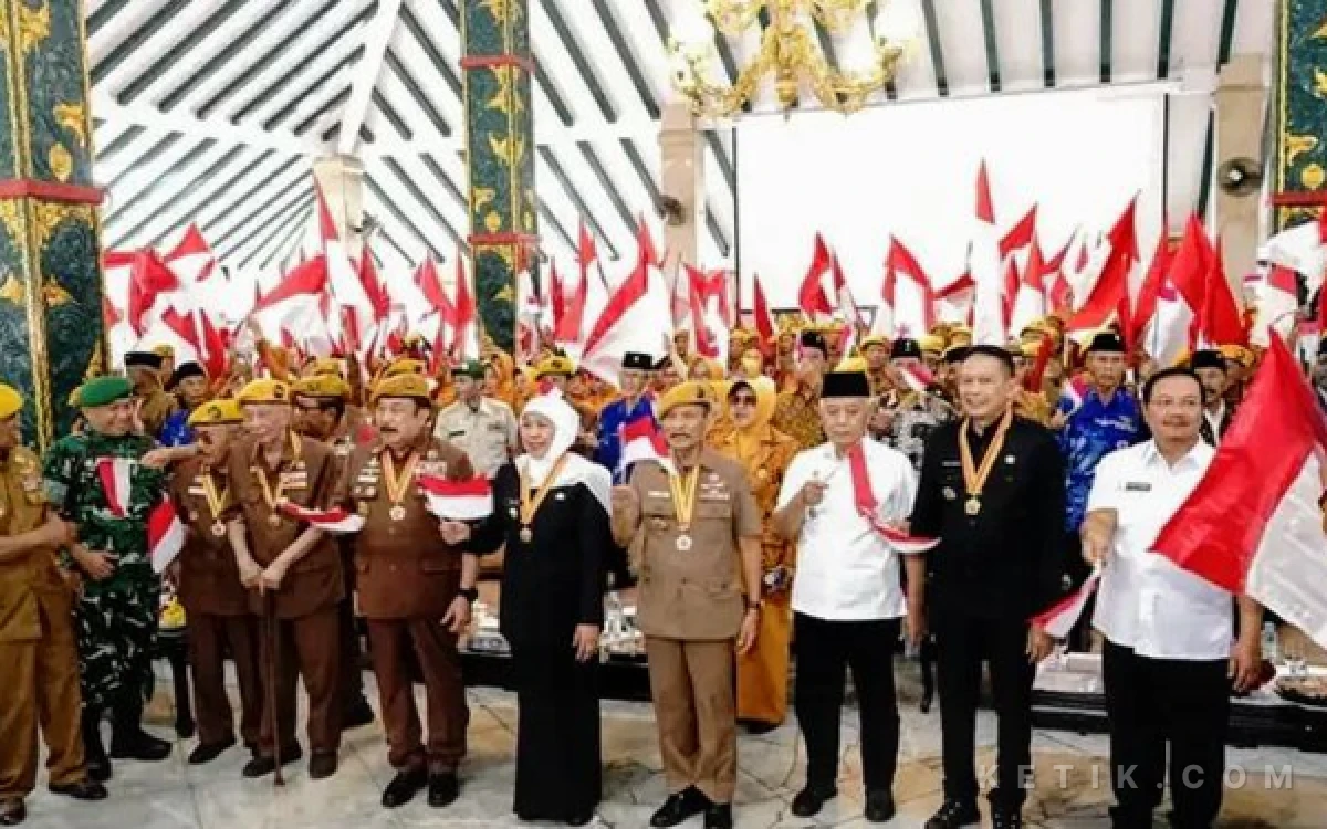 Thumbnail Berita - Ukir Prestasi Membanggakan! Gubernur Khofifah dan Wali Kota Malang Wahyu Terima Bintang LVRI ‎