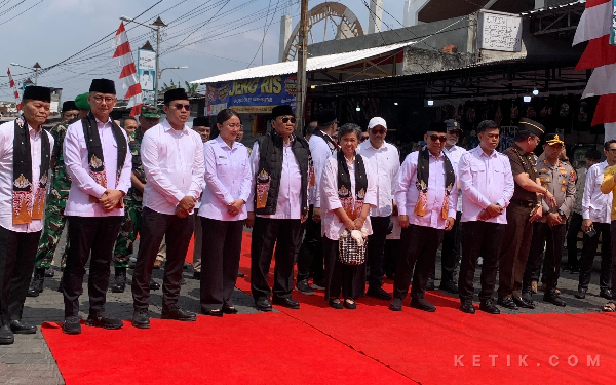 Thumbnail Berita - Wakil Wali Kota Blitar Elim Tyu Samba Soroti Dampak Kunjungan Pimpinan MPR RI, Pariwisata Sejarah Diyakini Makin Bergeliat