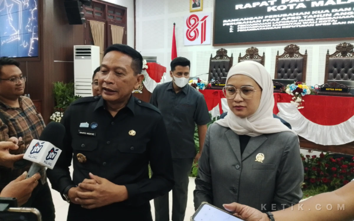 Foto Wali Kota Malang Wahyu Hidayat menjelaskan tentang skema penataan PKL di Kota Malang masih dicari. (Foto: Lutfia/Ketik.com)