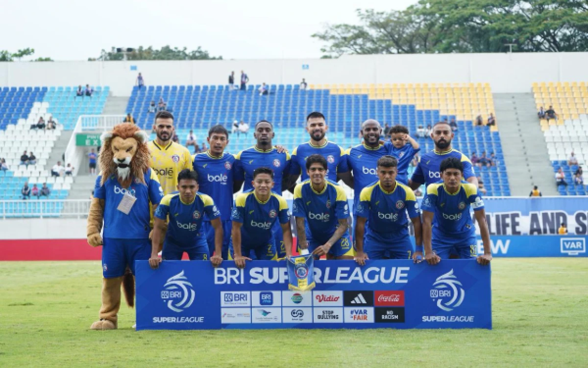 Thumbnail Berita - Arema FC Pertahankan The Winning Team Kala Melawat ke Kandang PSBS Biak