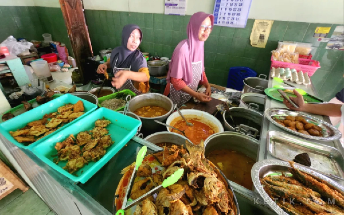 Thumbnail Berita - Kuliner Legendaris Tuban! Warung Mbak Is Sejak Era 70-an Bikin Wisatawan Ketagihan, Garang Asemnya Juara