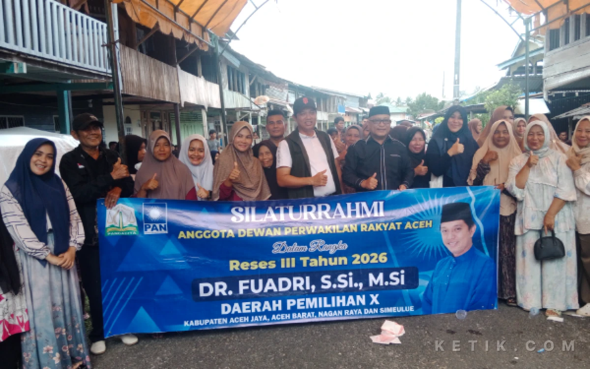 Foto Fuadri, S.Si., M.Si, Anggota DPRA Komisi II didampingi Wakil Ketua DPRK Simeulue Sunardi, SH saat melaksanakan Reses di Labuhan Bajau - Simeulue, Senin 19 Oktober 2026. (Helman/Ketik.com)